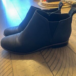 Toms Black Ankle Boots Chelsea Style